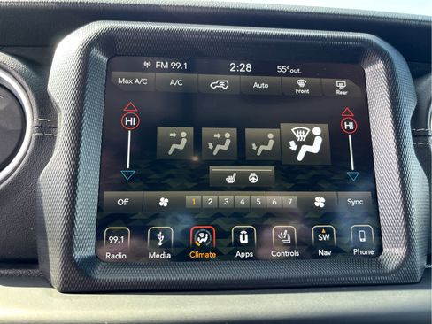 Used 2018 Jeep Wrangler Unlimited Sahara image 15