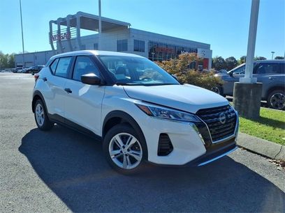 New 2025 Nissan Kicks Play S