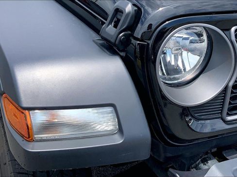 Used 2024 Jeep Gladiator Sport AWD/4WD image 22