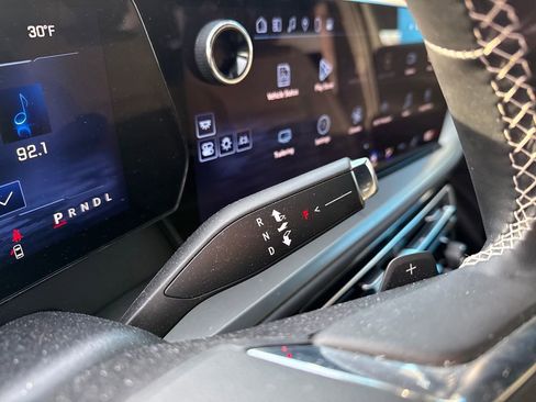 Used 2025 Chevrolet Traverse LT image 27