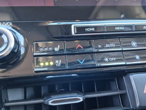 Used 2021 Toyota Highlander Platinum AWD/4WD image 31