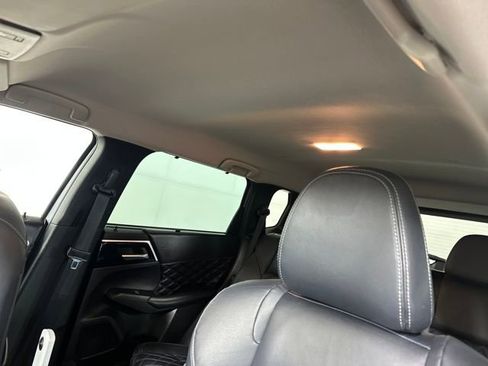 Used 2023 Mitsubishi Outlander SEL image 12