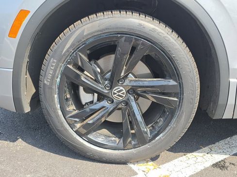 Used 2024 Volkswagen Tiguan SE R-Line image 24