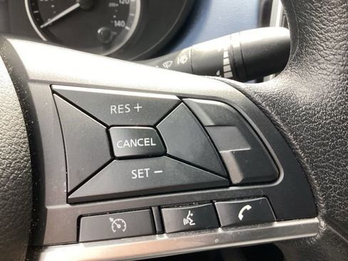 Used 2025 Nissan Versa SV FWD image 14