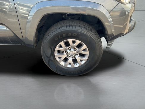 Used 2016 Toyota Tacoma SR5 w/ SR5 Appearance Package (SN) RWD image 34