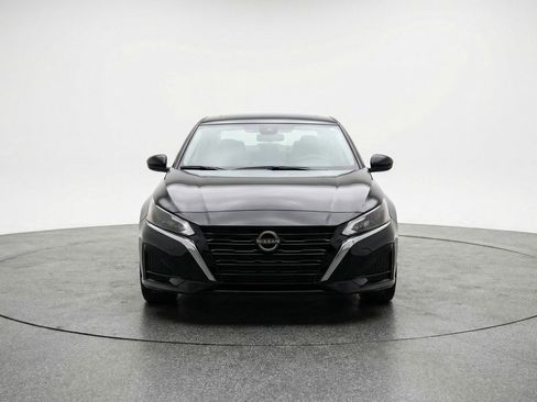 Used 2025 Nissan Altima 2.5 SV image 2