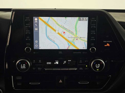 Used 2021 Toyota Highlander XSE FWD image 27