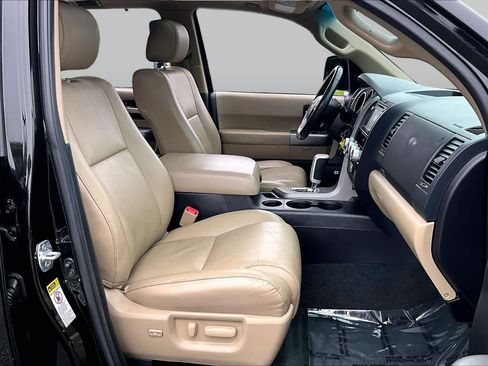 Used 2017 Toyota Sequoia Limited w/ Safety & Convenience Package AWD/4WD image 9