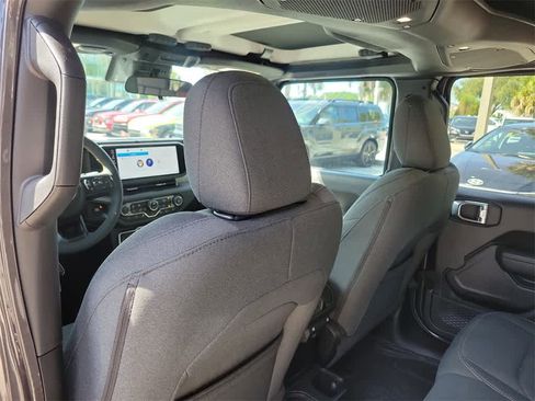 Used 2024 Jeep Wrangler Sport S image 10