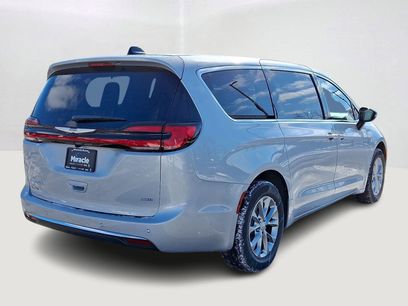 New 2026 Chrysler Pacifica Select