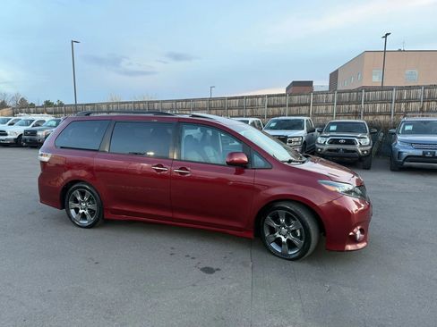 Used 2015 Toyota Sienna SE Premium image 13