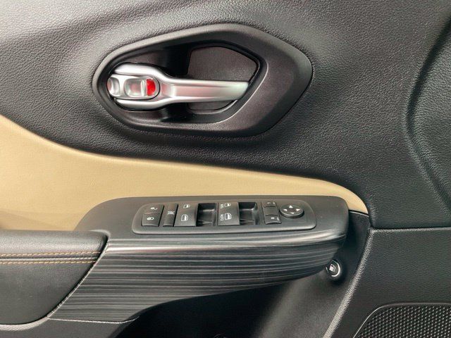 Used 2016 Jeep Cherokee Limited AWD/4WD image 34