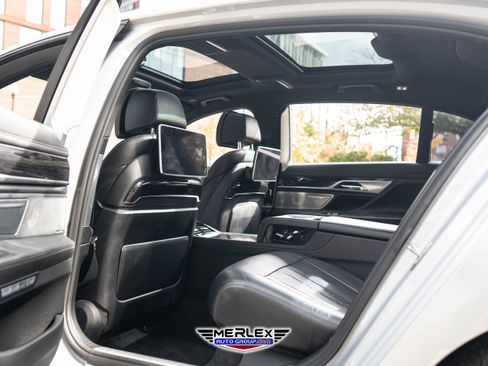 Used 2016 BMW 750i xDrive image 22