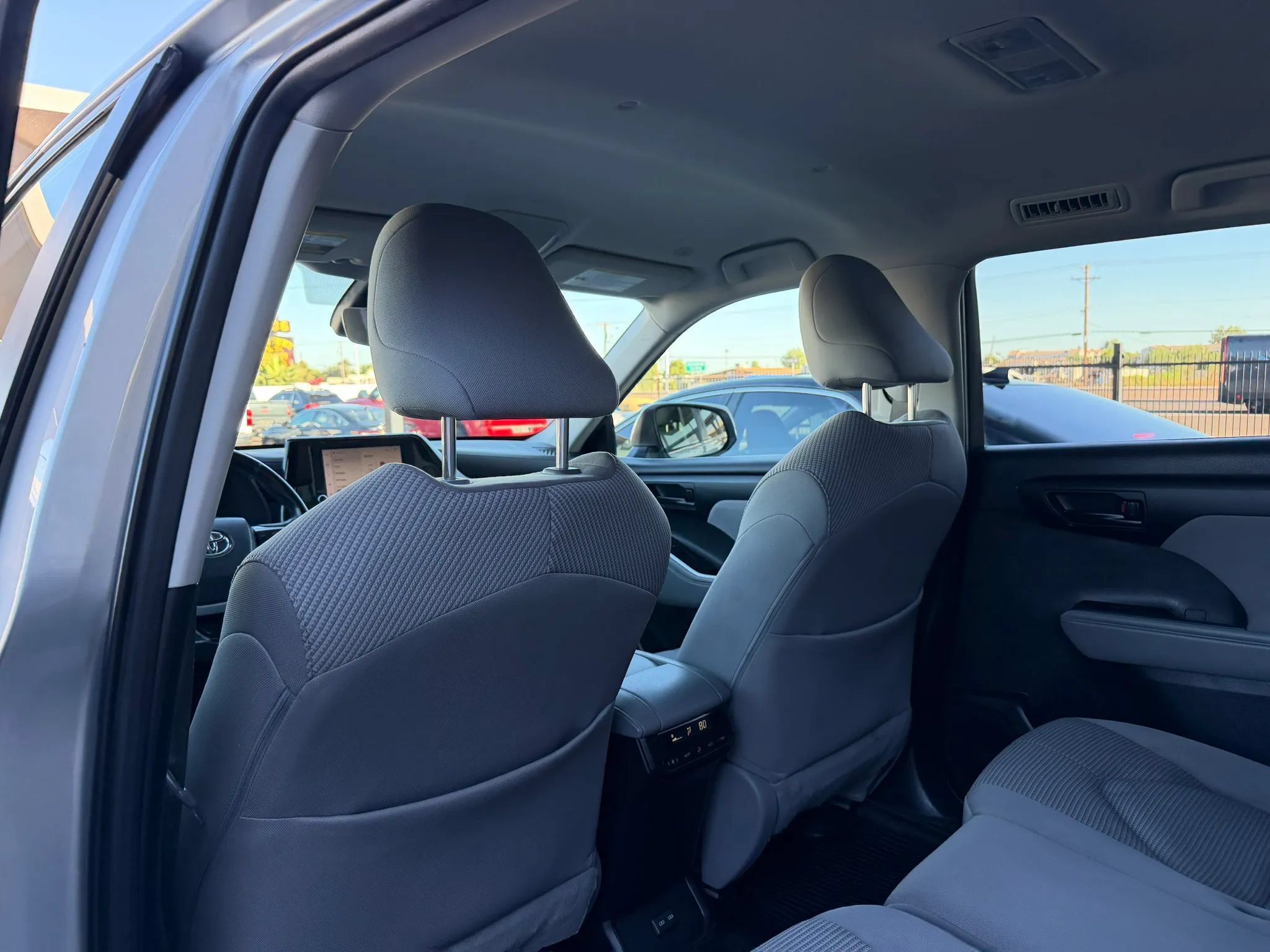 Used 2023 Toyota Highlander LE FWD image 25