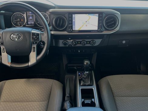 Used 2020 Toyota Tacoma SR5 AWD/4WD image 10
