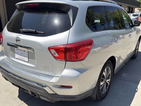 Used 2017 Nissan Pathfinder S AWD/4WD image 12