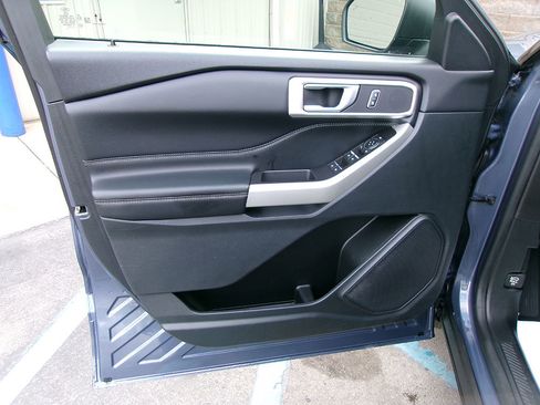 Used 2021 Ford Explorer XLT w/ Equipment Group 202A image 16