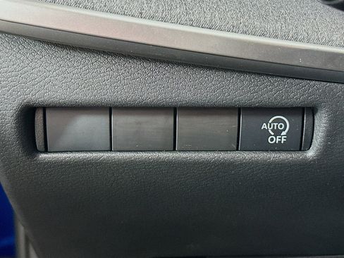 Used 2025 Nissan Kicks SV image 17