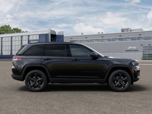 New 2025 Jeep Grand Cherokee Altitude image 35
