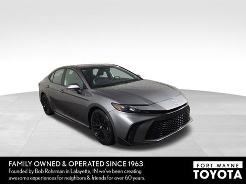 Used 2025 Toyota Camry SE FWD image 4