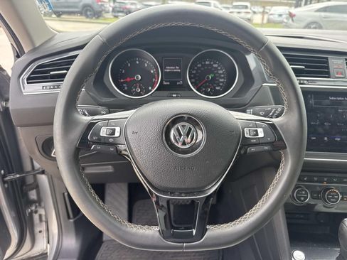 Used 2021 Volkswagen Tiguan SE w/ Panoramic Sunroof Package FWD image 21