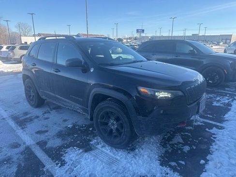 Used 2019 Jeep Cherokee Trailhawk image 1