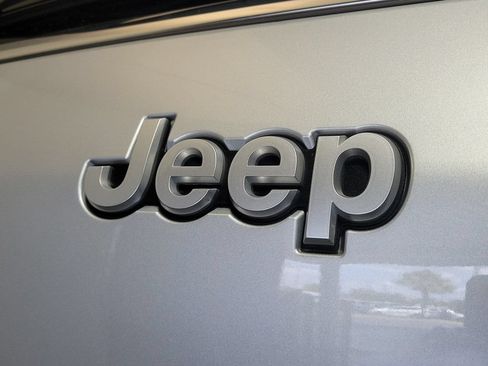 Used 2025 Jeep Grand Cherokee L Laredo w/ Luxury Tech Group I AWD/4WD image 8