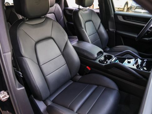 Certified 2024 Porsche Cayenne AWD/4WD image 35