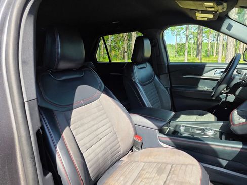 Used 2025 Ford Explorer ST-Line w/ Premium Package RWD image 27