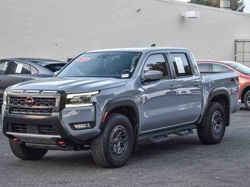 Used 2025 Nissan Frontier PRO-4X image 3