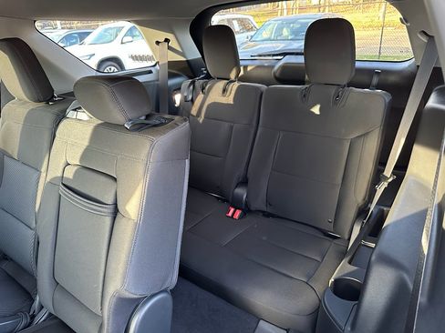 Used 2022 Ford Explorer XLT image 10