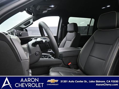 New 2025 Chevrolet Suburban Premier image 13
