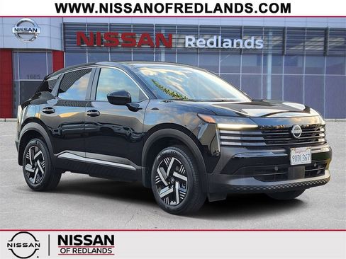 Used 2025 Nissan Kicks SV image 1