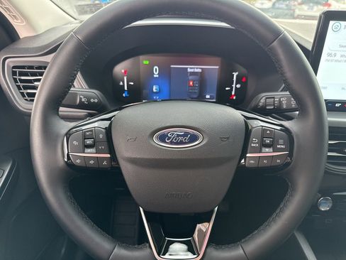 Used 2025 Ford Escape SE image 14