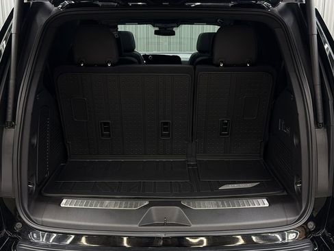 Used 2025 Chevrolet Tahoe Z71 w/ Comfort Package image 17