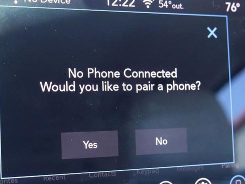 Used 2018 Chrysler Pacifica Touring-L FWD image 18