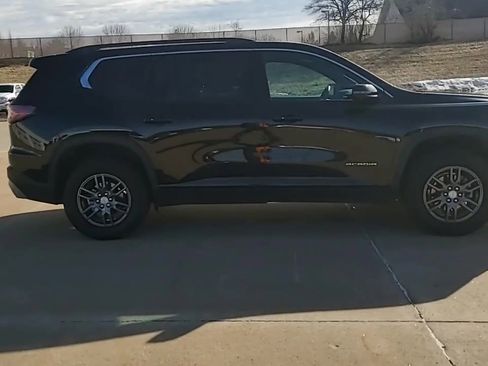 Used 2025 GMC Acadia Elevation image 9