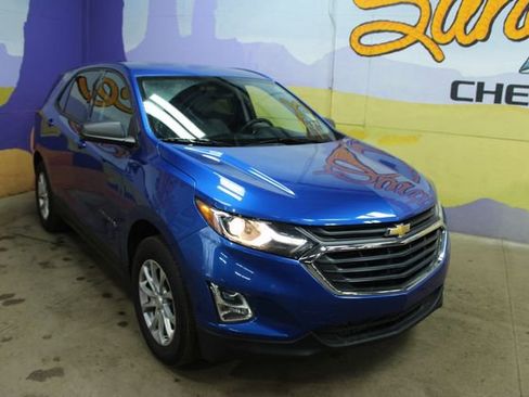 Used 2019 Chevrolet Equinox LS w/ LS Convenience Package image 2