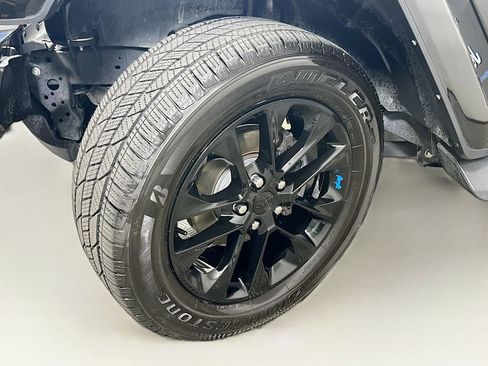 Used 2023 Jeep Wrangler Unlimited Sahara w/ Cold Weather Group AWD/4WD image 24