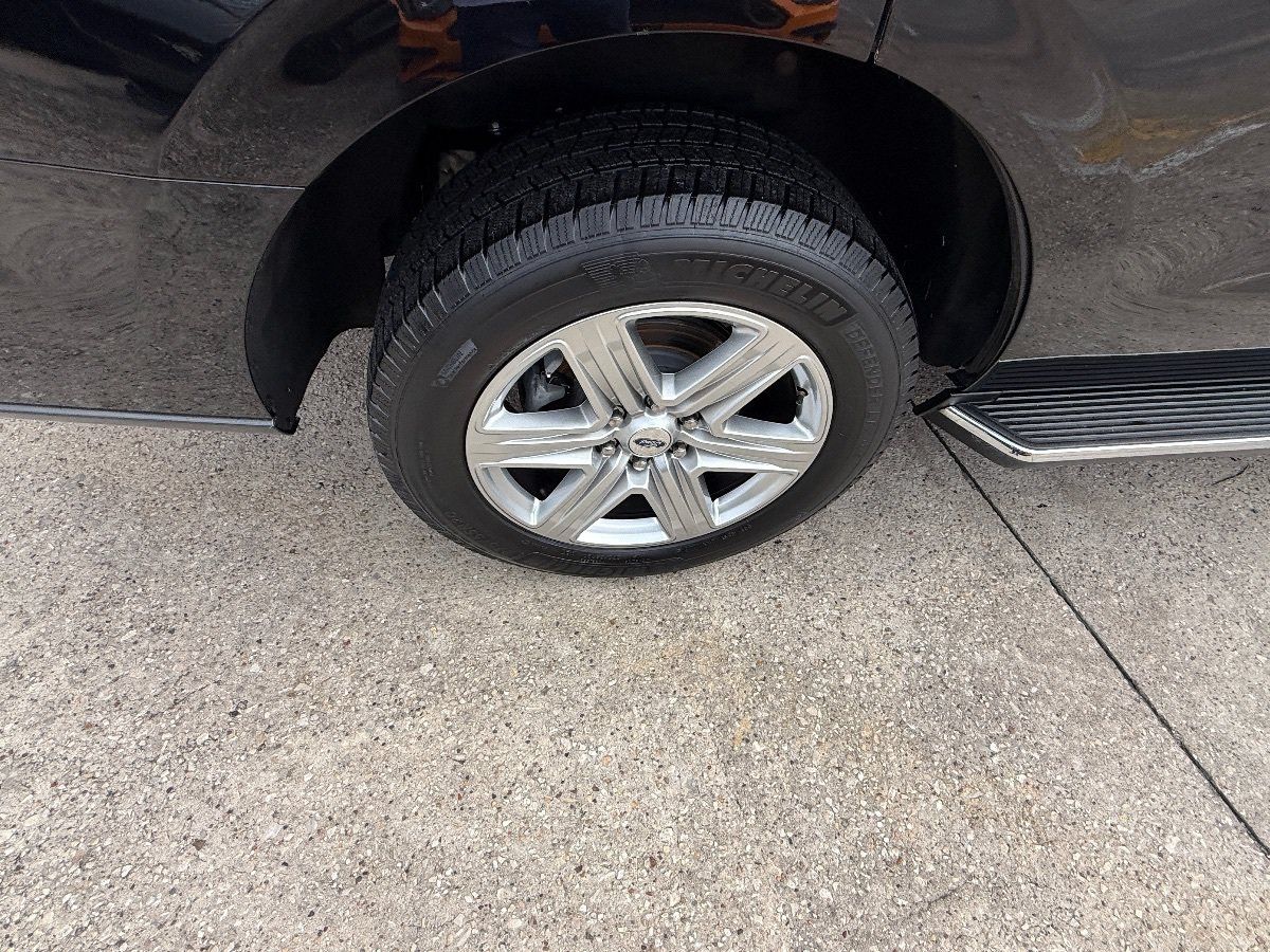 Used 2019 Ford Expedition XLT w/ Equipment Group 202A RWD image 12