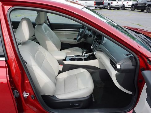 Used 2024 Nissan Altima 2.5 SL AWD/4WD image 31