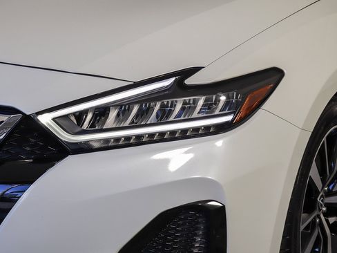 Used 2023 Nissan Maxima SV w/ Floor Mat Group image 4