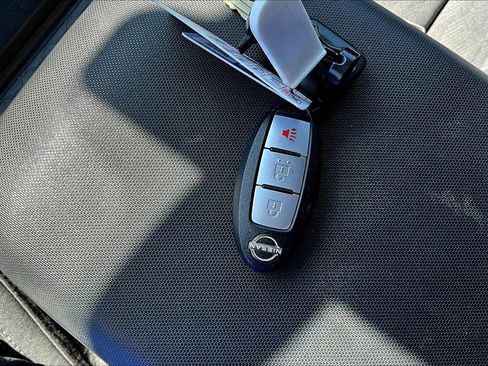 Used 2022 Nissan Frontier SV image 12