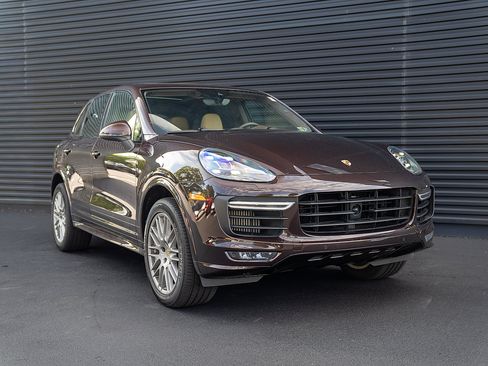 Used 2018 Porsche Cayenne GTS AWD/4WD image 26