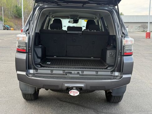 Used 2022 Toyota 4Runner SR5 AWD/4WD image 5