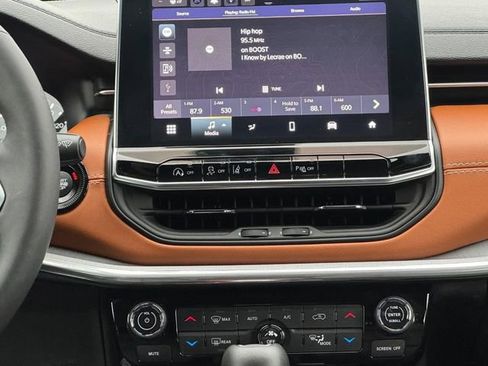 Used 2024 Jeep Compass Limited image 13