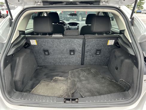 Used 2015 Ford Focus SE w/ SE Cold Weather Package FWD image 24