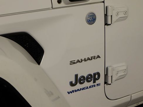 Used 2023 Jeep Wrangler Unlimited Sahara w/ Cold Weather Group AWD/4WD image 42