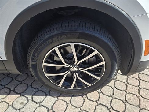 Certified 2021 Volkswagen Tiguan SE image 20