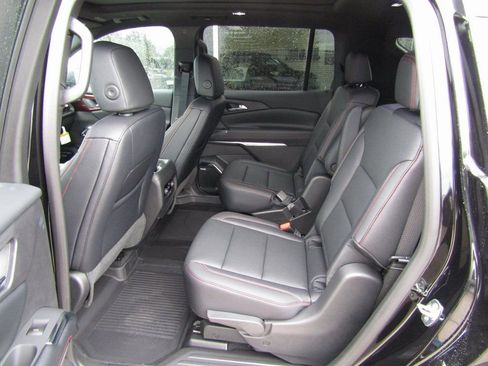 New 2026 Chevrolet Traverse Z71 w/ Enhanced Driving Package AWD/4WD image 36